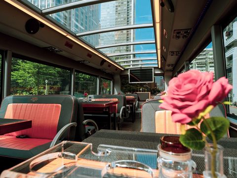 Xe bus 2 tầng Nhà hàng Đài Bắc hợp tác với khách sạn Grand Hyatt bán món ăn kiểu Âu