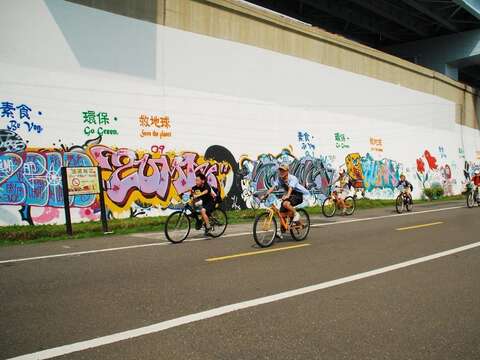 Paint freely – Starting from today, graffiti is opened in 7 riverside wall painting zones in Taipei City