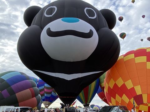 熊讚熱氣球今年將首度前往歐洲宣傳臺北市，圖為去(111)年前往美國參加阿布奎基熱氣球嘉年華。(圖片來源：臺北市政府觀光傳播局)