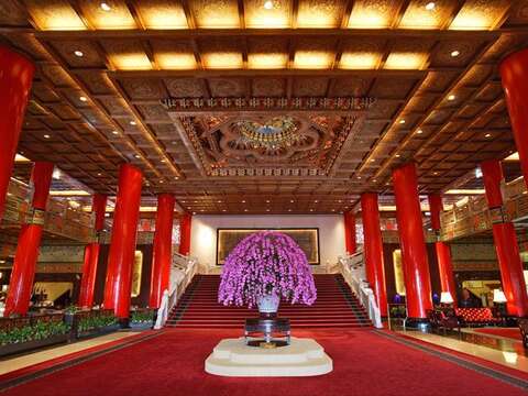 圓山大飯店のロビーは映画『ヤンヤン 夏の想い出』のロケ地として使用されました。（写真‧圓山大飯店）
