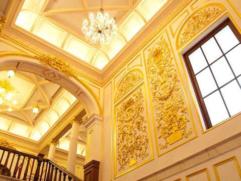 台北賓館は豪華で精巧な内装であることから、作中における裕福な一家の邸宅として選ばれました。（写真‧台北賓館）