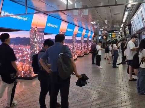 「台北都市光回廊」が9/6まで ソウル地下鉄江南駅に登場！