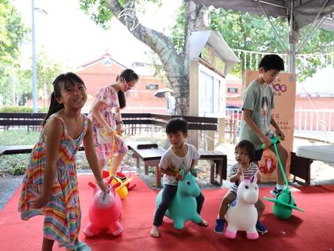 透過寓教於樂方式，讓小朋友們體驗傳統儒家文化(圖片來源：臺北市商業處)