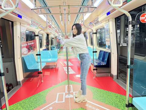 文湖線將有1列車外觀以紅色為基底(圖片來源：臺北大眾捷運股份有限公司)