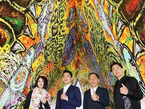 日本の現代アート作家 小松美羽の「世人皆可成（誰もが龍になれる）」がランタンフェスティバルで独特の世