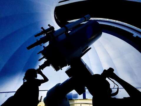 望遠鏡開放(圖片來源：臺北市立天文科學教育館)