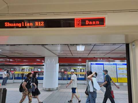 列車車門上方顯示器(圖片來源：臺北大眾捷運股份有限公司)