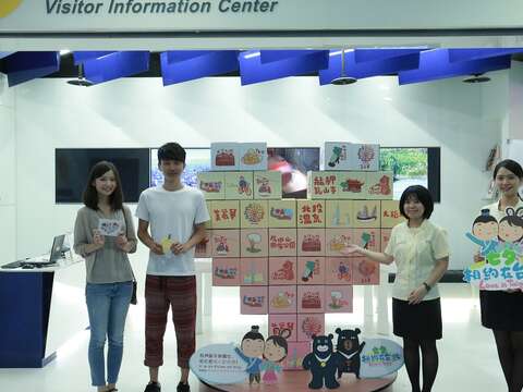 台北101世貿站旅服中心大型粉紅色的愛心裝置藝術展示最佳約會景點