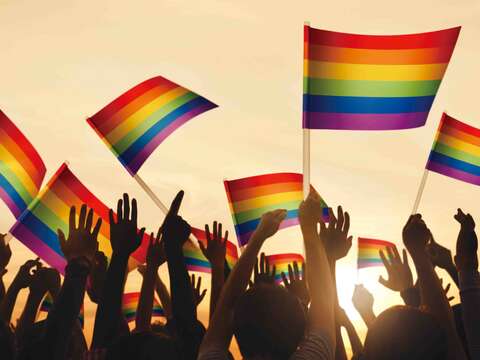 我們的社會需要平等對待、用平常心看待多元性別的愛。（圖／Shutterstock提供）