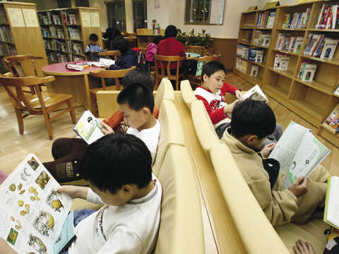 湯志民說，理想的教育環境是能夠激發孩子積極念書的興趣。（王能佑攝）