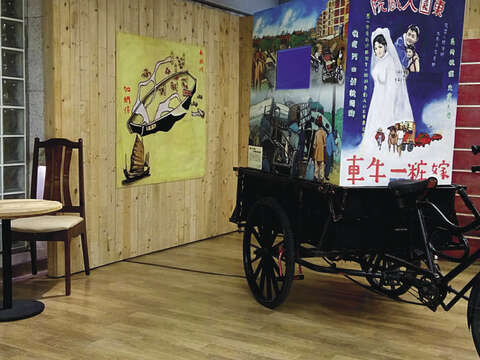 藉由萬華故事館展示的傳統人力車，可窺看昔日在地生活樣貌。（圖／高傳棋提供）