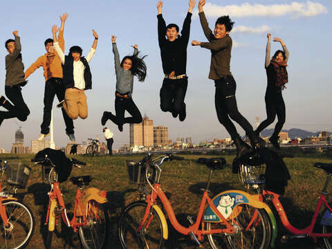 熱愛單車的民眾可於2月28日參加自行車嘉年華，一起「逗鬧熱」。（王能佑攝）