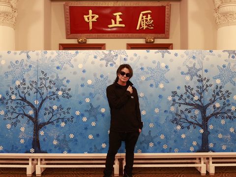 TERU為燈節所繪製的四幅大型原畫，從2／2至2／12在中山堂展出，除賞燈外也把握機會參觀畫作。(圖片來源：臺北市政府觀光傳播局)
