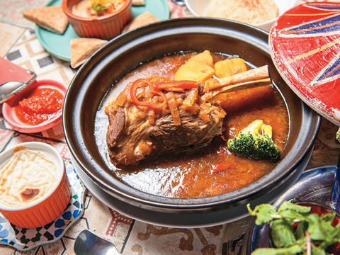 燉羊膝陶鍋料理P24-27 食旅 -1