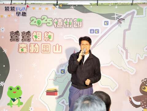 工務局長開場致詞，說明市府推動公私協力植樹認養行動(圖片來源：臺北市政府工務局大地工程處)