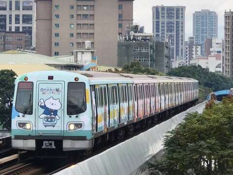 淡水信義線反應過激的貓彩繪列車(圖片來源：臺北大眾捷運股份有限公司)
