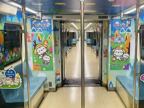 淡水信義線親子友善彩繪列車(圖片來源：臺北大眾捷運股份有限公司)