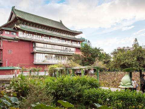 到台北植物園欣賞不容錯過的舊城遺韻。（施純泰攝）