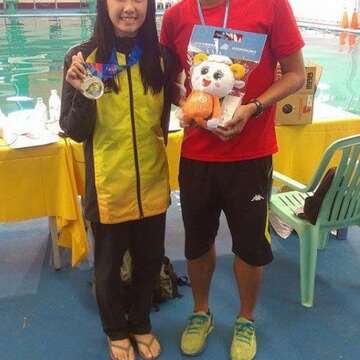 跳水選手賴昱燕(左)及林子翔教練(右)