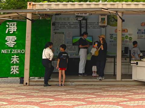 行動環保教育車-淨零未來館(圖片來源：臺北市政府工務局公園路燈工程管理處)