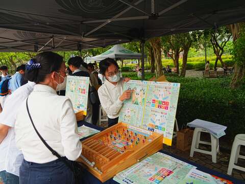 趣玩SDGs彈珠台(圖片來源：臺北市政府工務局公園路燈工程管理處)