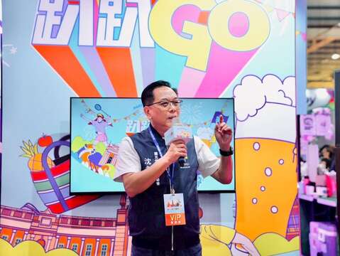 臺北市觀光傳播局主任秘書沈永華親臨2025臺中旅展臺北館現場(圖片來源：臺北市政府觀光傳播局)