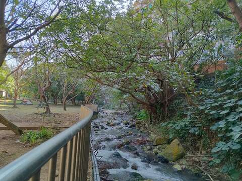 泉源公園是依溪流而建的公園(圖片來源：臺北市政府工務局大地工程處)