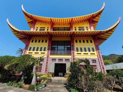 法雨寺是日據時期建造，造型、色彩特殊(圖片來源：臺北市政府工務局大地工程處)