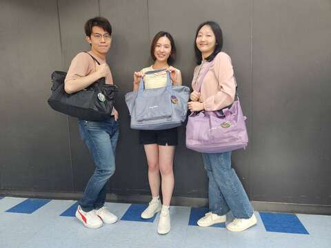 時尚有型的EASY WALK漫遊包(圖片來源：臺北市政府民政局)