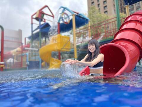 水鄉庭園設有溜滑梯、大人小孩玩的不亦樂乎(圖片來源：臺北自來水事業處)