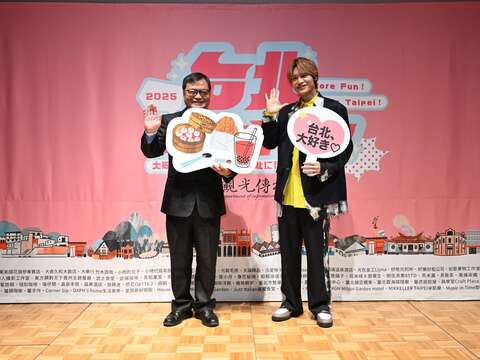 觀傳局副局長薛秋火向日本旅客推薦臺北的觀光魅力，並帶來大阪世博會順遊臺北優惠方案，邀請全世界旅客領略雙城魅力。(圖片來源：臺北市政府觀光傳播局)