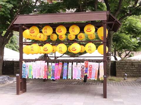 北投夏日祭り 亮點裝置-「鯉魚祈福燈牆」(圖片來源：臺北市商業處)