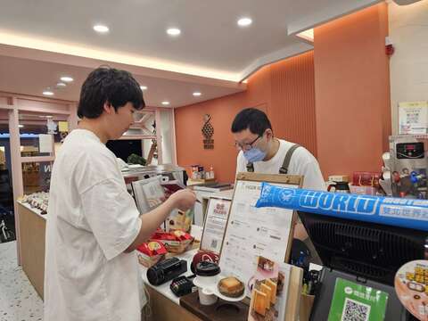 日本の人気YouTuber西園寺が永康街を訪問　台北の魅力を体感