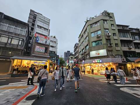 日本の人気YouTuber西園寺が永康街を訪問　台北の魅力を体感