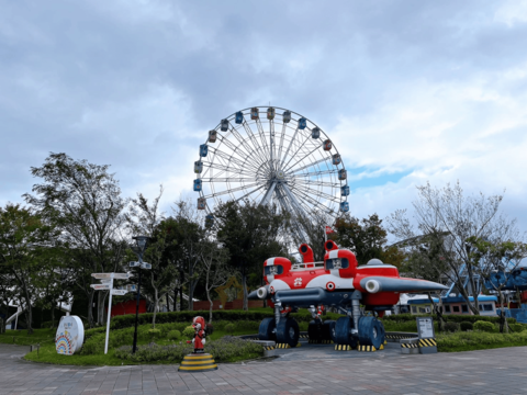 臺北市兒童新樂園的摩天輪與大型造景，為親子假期增添歡樂與童趣(圖片來源：臺北大眾捷運股份有限公司)