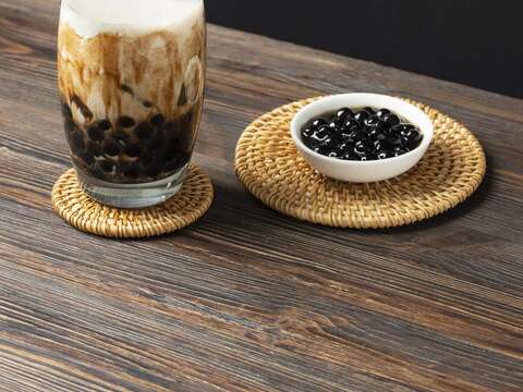 Tea Culture and Hand-Shaken Beverages