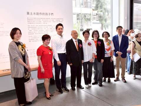 蔣萬安與來賓合影(圖片來源：臺北市政府秘書處媒體事務組)