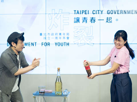 A champagne blasting magic show by “Jianzi Studio.”