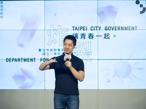 Mayor Wan-an Chiang delivers a speech.