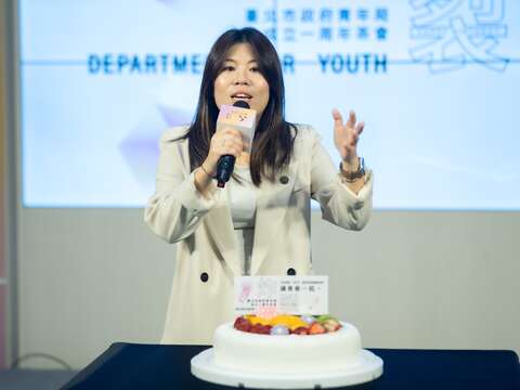 Commissioner of the Department for Youth, Yi-Hsi Chou, delivers a speech.