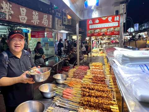 「肉在瘋狂」讓貓大爺連等待現烤時都充滿樂趣(圖片來源:臺北市市場處)