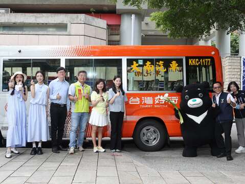 台灣好行~北投-竹子湖線新車造型亮相(圖片來源:臺北市政府觀光傳播局)