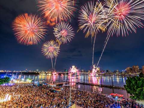 2025大稲埕サマーフェスティバルが8月6日開幕！カラフルな真夏に4回の花火ショーと5回の音楽会