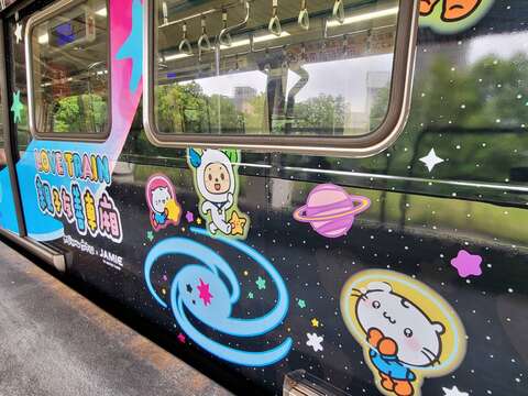 「2025 Space Travel 太空之旅」親子友善彩繪列車側面(圖片來源:臺北大眾捷運股份有限公司)