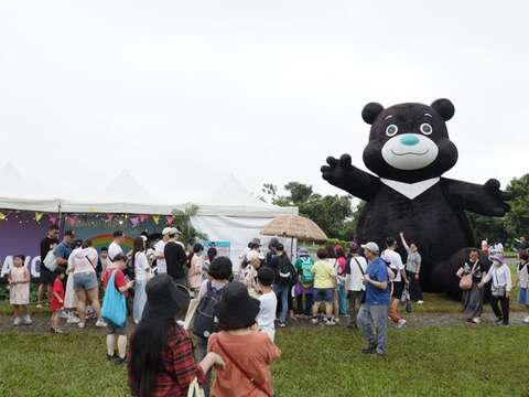 熊讚小屋搭配6米高熊讚氣偶，帶領大家一同感受臺北市及熊讚帶來的歡笑與活力。(圖片來源：臺北市政府觀光傳播局)