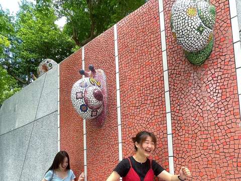 心中山公共藝術「天生我材必有用」蝸牛賽道(圖片來源：臺北大眾捷運股份有限公司)