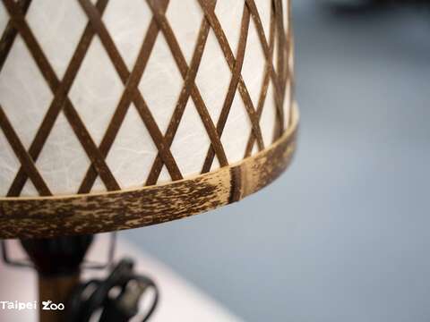 Noichi Zoo gifted a handcrafted bamboo lantern made from striped bamboo grown in Kōchi Prefecture and traditional Tosa washi paper