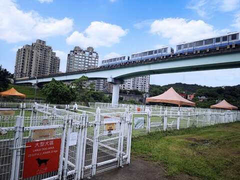 萬興狗活動區坐落於文山區道南河濱公園