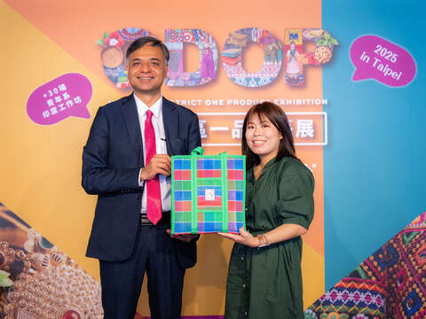 The India Taipei Association and the Taipei City Department for Youth unveil the mystery of Indian handicrafts
