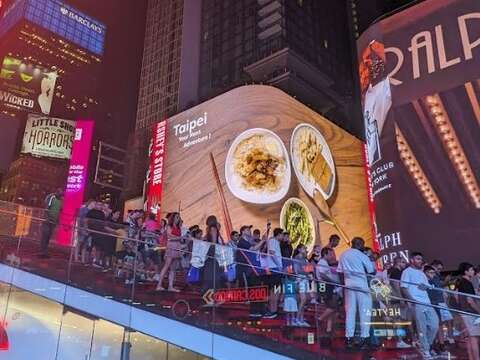台灣滷肉飯登上時報廣場。(圖片來源：臺北市政府觀光傳播局)